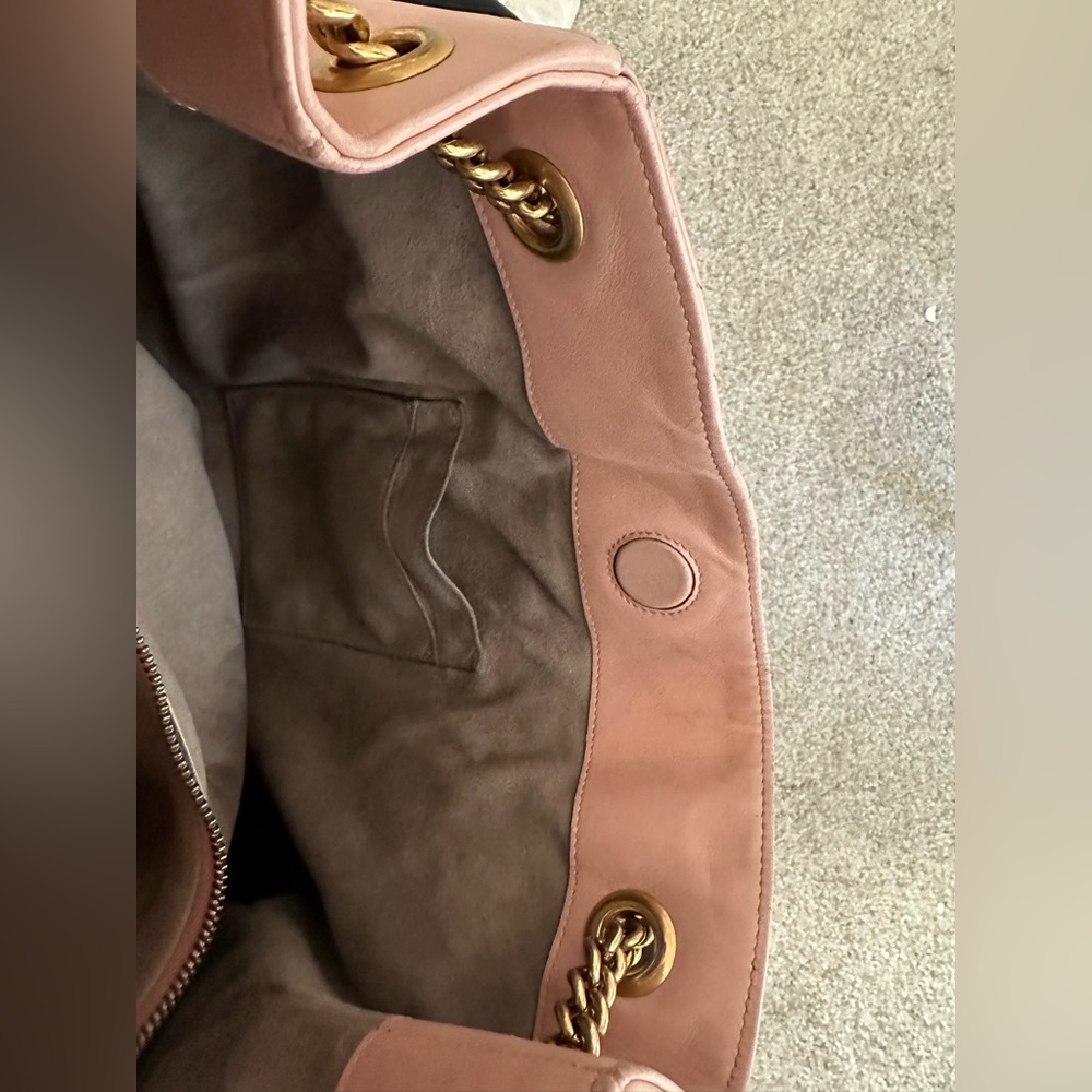 Well worn but beautiful Pink Gucci Purse - Picture 15 of 16